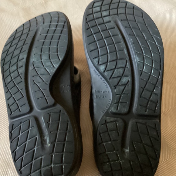 OOFOS Men's 8 Black Recovery Sandals Thongs Flip Flops Unisex (10 women) - Picture 5 of 5